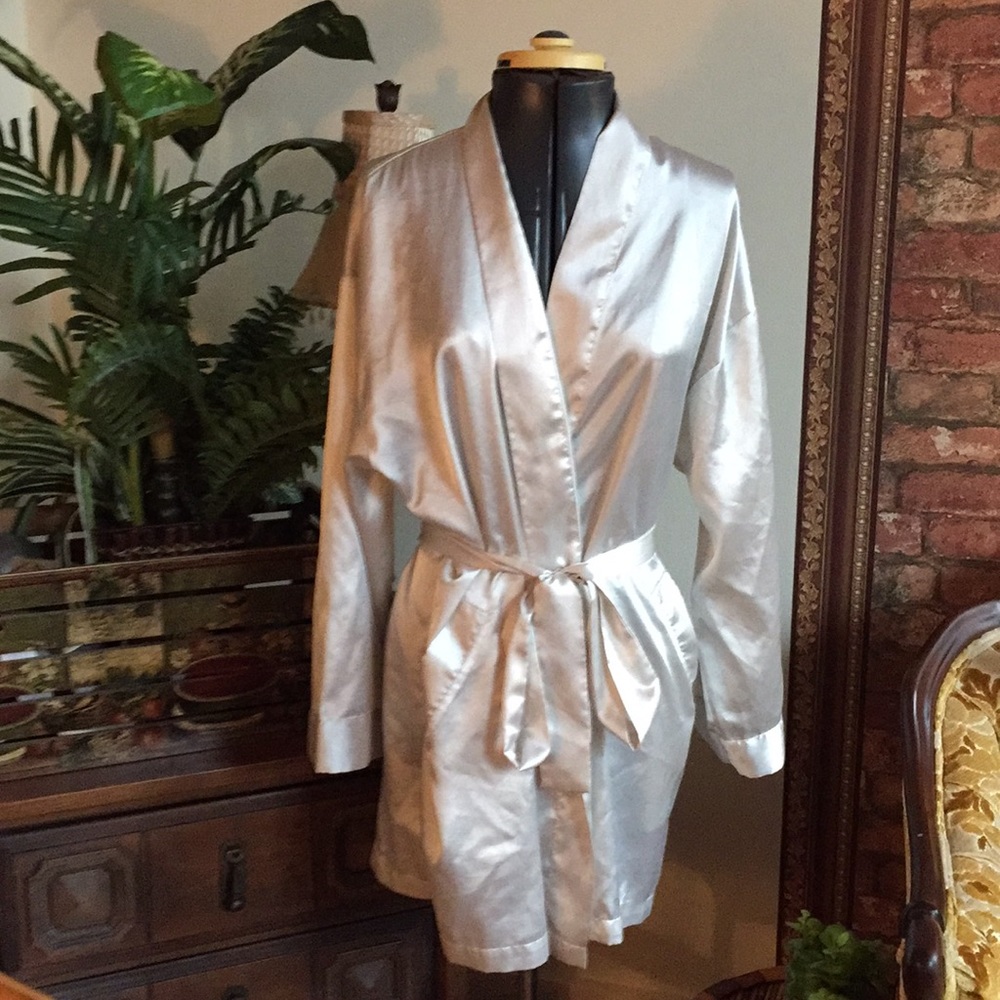 ✨SOLD✨ Vintage Victoria’s Secret robe